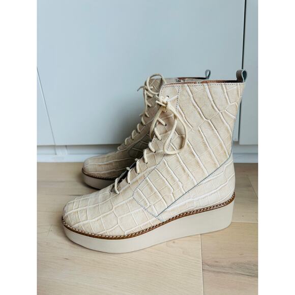 Anthropologie Platform Boot SZ40/ 9.5 Stompy Creme Alligator Embossed Leather - Picture 5 of 9